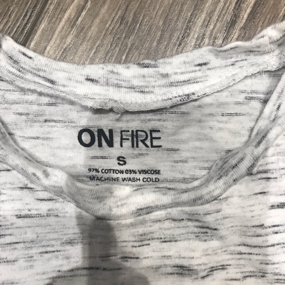 🔥CROP TOP🔥 - Picture 4 of 4